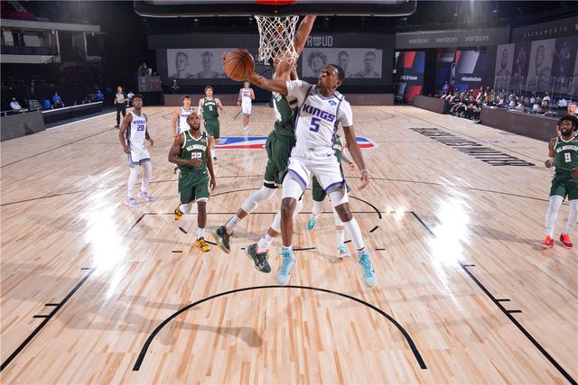 这款车在雨 这款车在雨